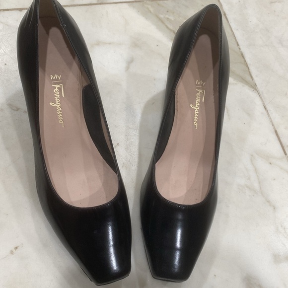 Salvatore Ferragamo black leather wedge shoe 👠 made in Italy size 10 1/2